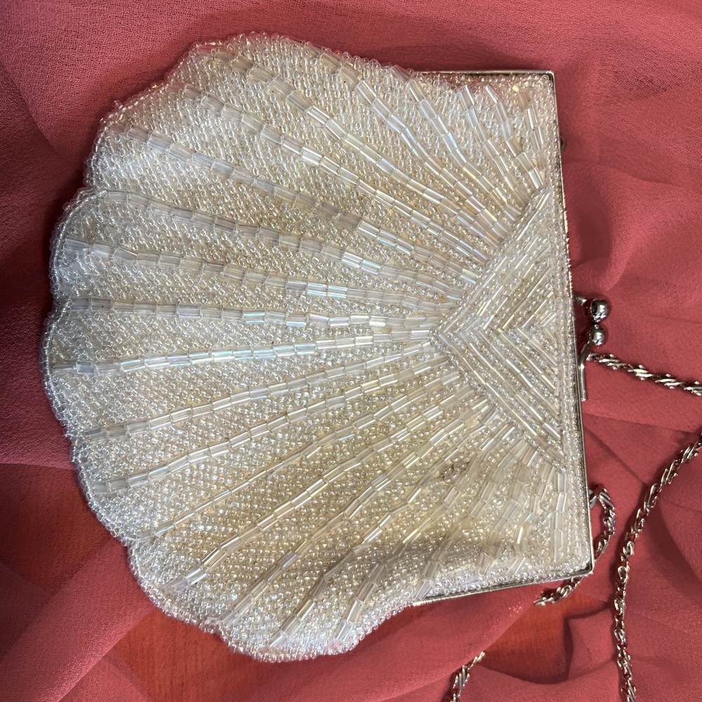 VINTAGE 1990’s beaded shell clutch 6x6”